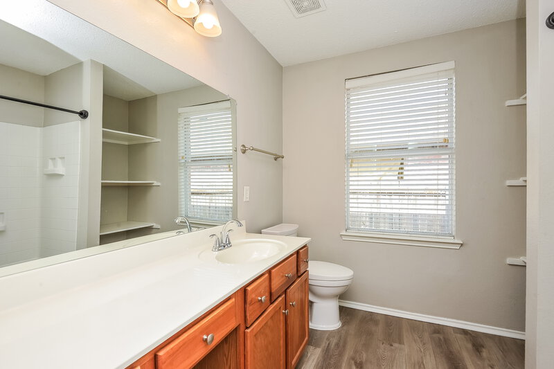 2,200/Mo, 3612 Diamond Ranch Rd Roanoke, TX 76262 Main Bathroom View