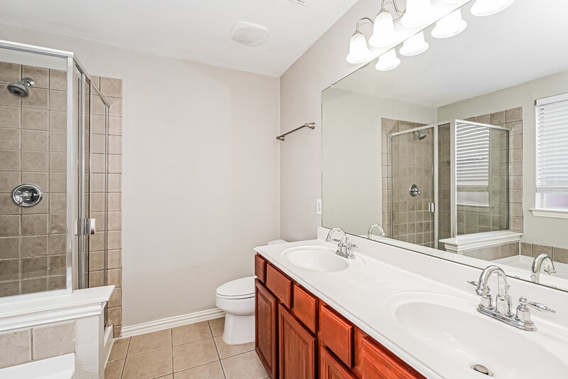 2,435/Mo, 1509 Nighthawk Dr Little Elm, TX 75068 Main Bathroom View