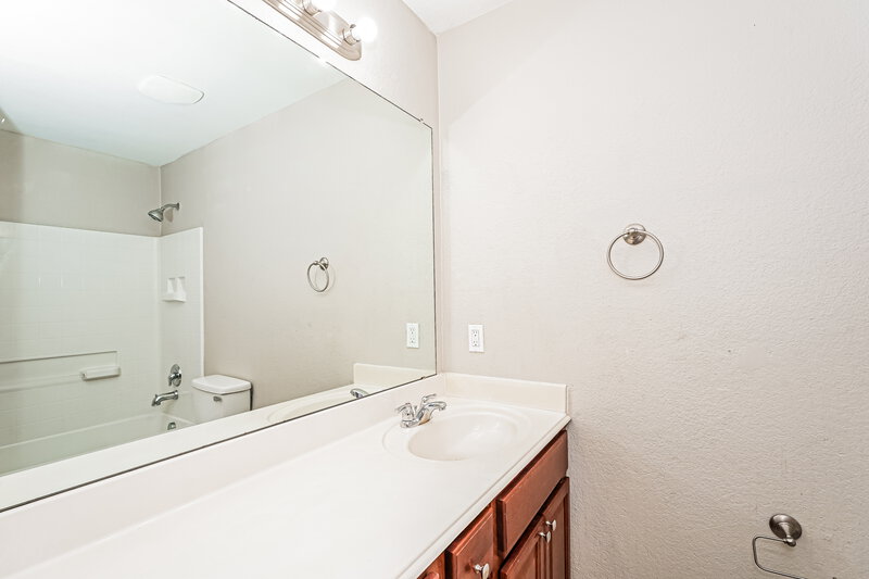 2,435/Mo, 1509 Nighthawk Dr Little Elm, TX 75068 Bathroom View