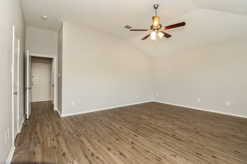 2,465/Mo, 8488 Creekbluff Dr Dallas, TX 75249 Main Bedroom View 2