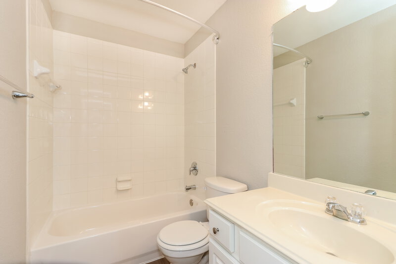 2,465/Mo, 8488 Creekbluff Dr Dallas, TX 75249 Bathroom View