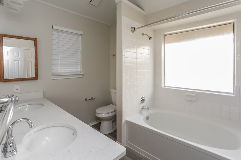 1,820/Mo, 115 Brockway Dr Rockwall, TX 75032 Bathroom View