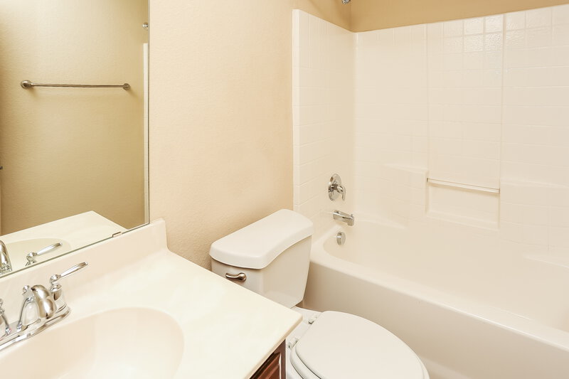 2,105/Mo, 1284 Kielder Cir Fort Worth, TX 76134 Bathroom View
