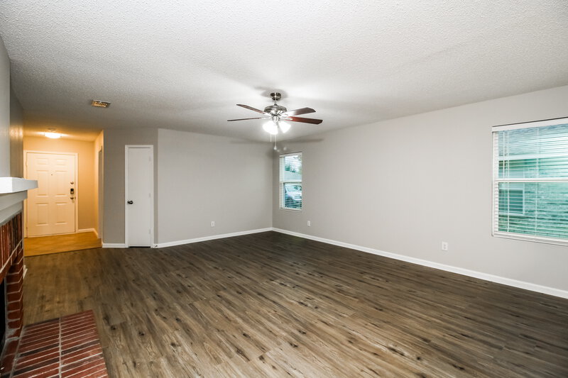 2,240/Mo, 8316 Early Dawn Trl Denton, TX 76210 Living Room View