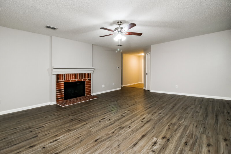 2,240/Mo, 8316 Early Dawn Trl Denton, TX 76210 Living Room View 2