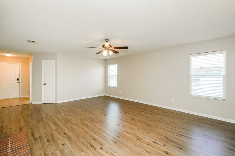 1,940/Mo, 8316 Early Dawn Trl Denton, TX 76210 Living Room View 2