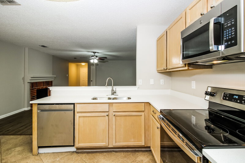 2,240/Mo, 8316 Early Dawn Trl Denton, TX 76210 Kitchen View 2