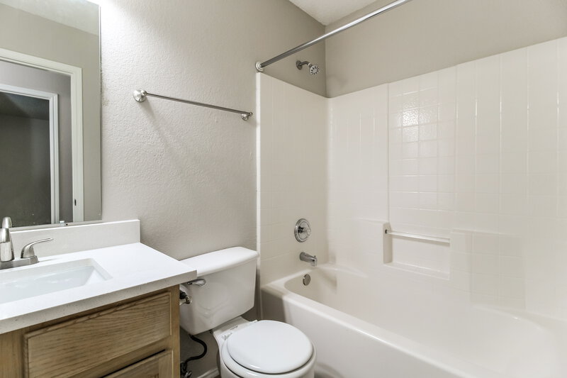 2,240/Mo, 8316 Early Dawn Trl Denton, TX 76210 Bathroom View