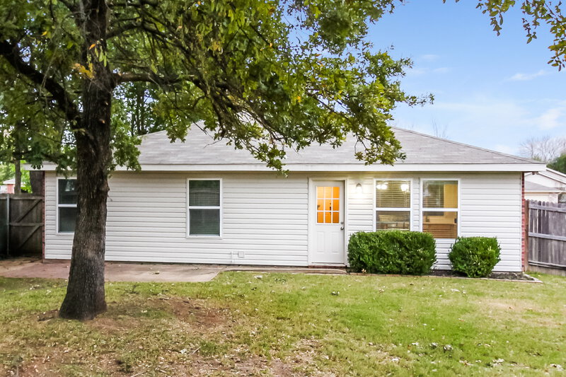 2,240/Mo, 8316 Early Dawn Trl Denton, TX 76210 Rear View