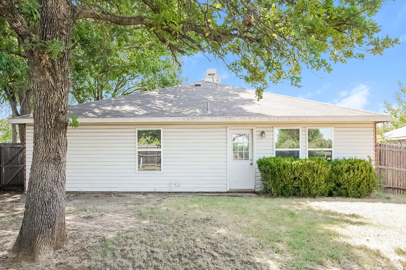 1,940/Mo, 8316 Early Dawn Trl Denton, TX 76210 Rear View