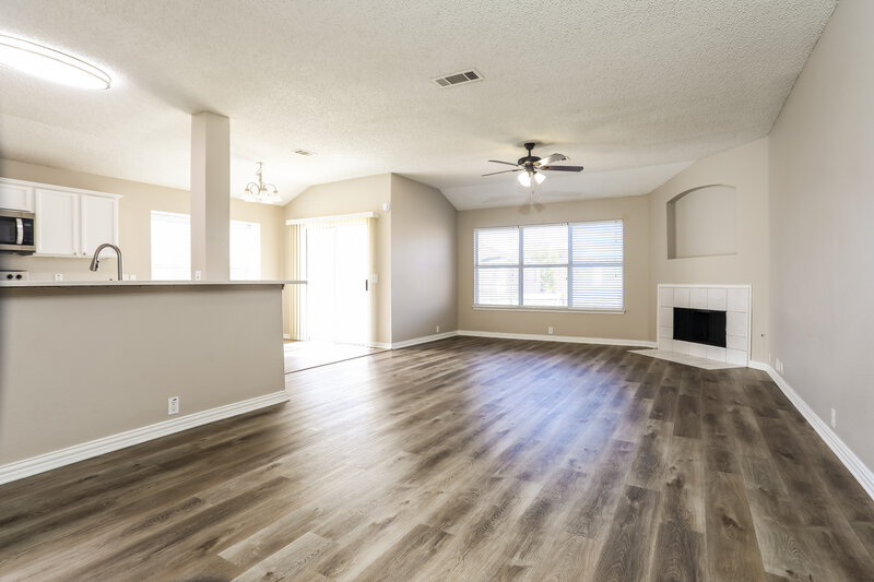 1,980/Mo, 1901 Purdue Dr Glenn Heights, TX 75154 Living Room View