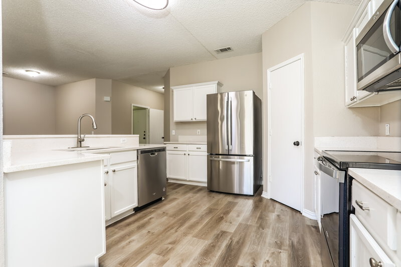 1,980/Mo, 1901 Purdue Dr Glenn Heights, TX 75154 Kitchen View 2