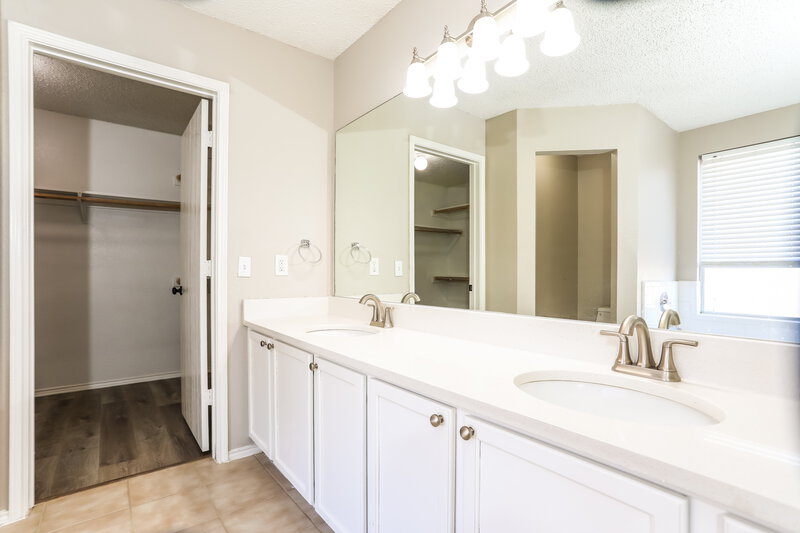 1,980/Mo, 1901 Purdue Dr Glenn Heights, TX 75154 Main Bathroom View