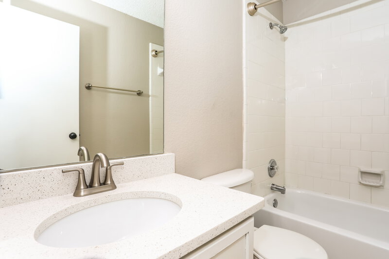1,980/Mo, 1901 Purdue Dr Glenn Heights, TX 75154 Bathroom View