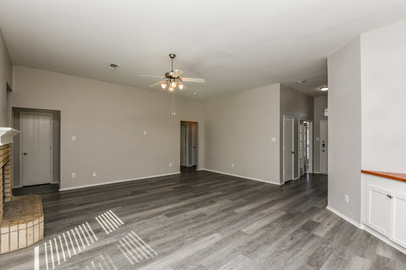 2,055/Mo, 1007 Andrew St Burleson, TX 76028 Living Room View 2