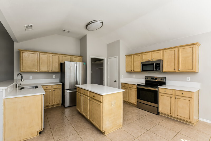 2,055/Mo, 1007 Andrew St Burleson, TX 76028 Kitchen View