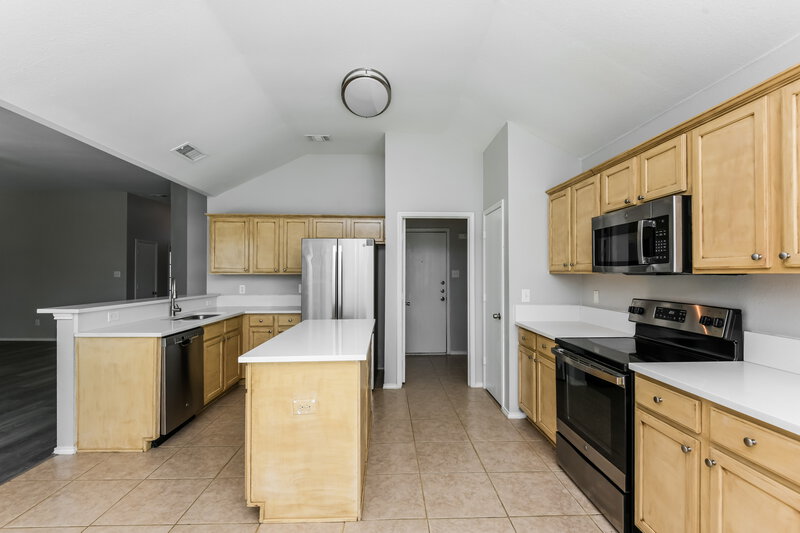 2,055/Mo, 1007 Andrew St Burleson, TX 76028 Kitchen View 3