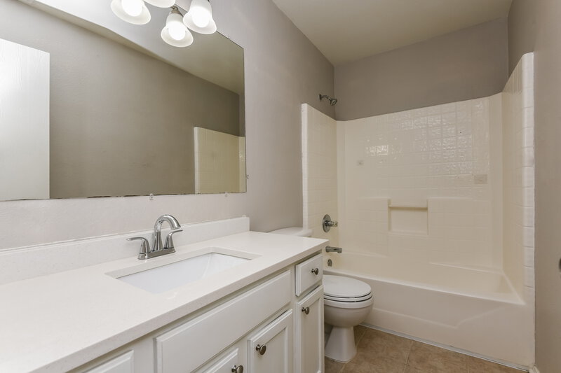 2,055/Mo, 1007 Andrew St Burleson, TX 76028 Bathroom View