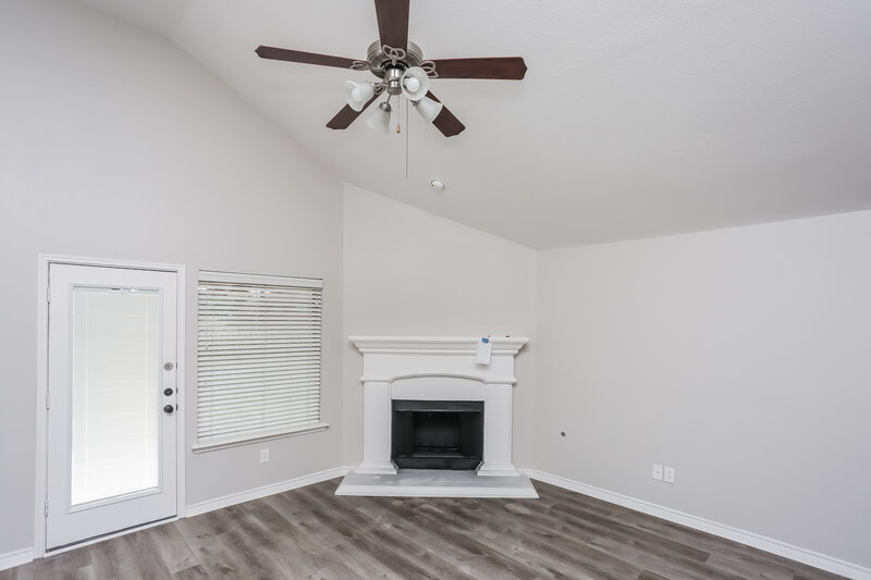 2,245/Mo, 905 Marist Dr Fort Worth, TX 76120 Living Room View