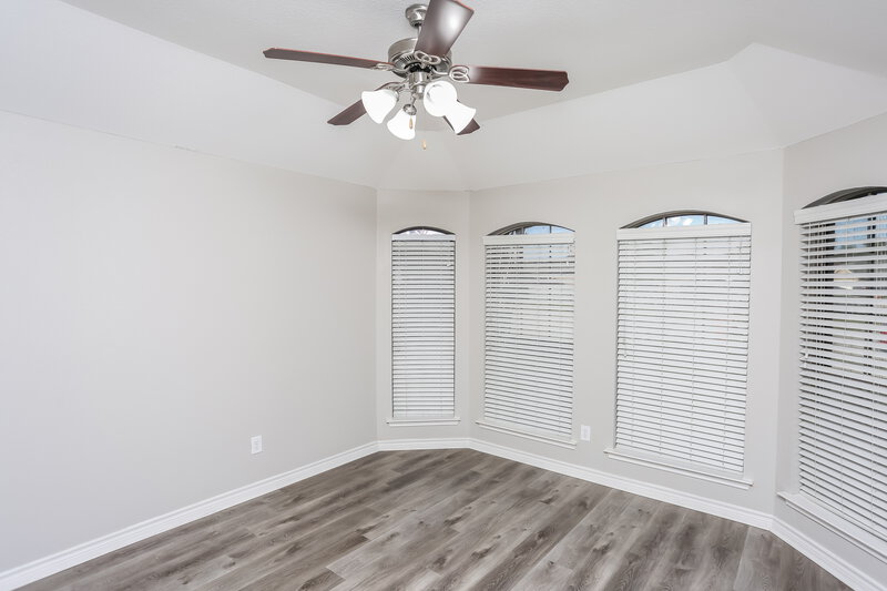 2,245/Mo, 905 Marist Dr Fort Worth, TX 76120 Living Room View 2