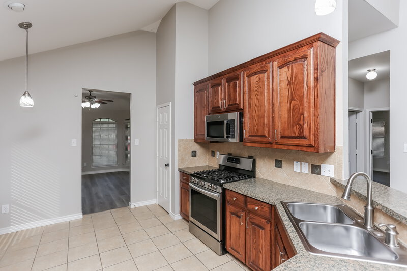 2,245/Mo, 905 Marist Dr Fort Worth, TX 76120 Kitchen View