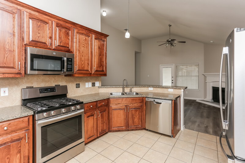 2,245/Mo, 905 Marist Dr Fort Worth, TX 76120 Kitchen View 2
