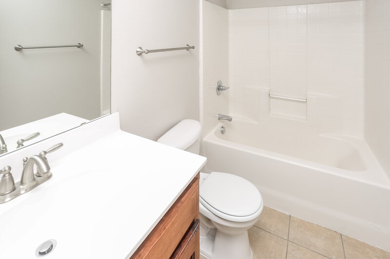 2,245/Mo, 905 Marist Dr Fort Worth, TX 76120 Bathroom View