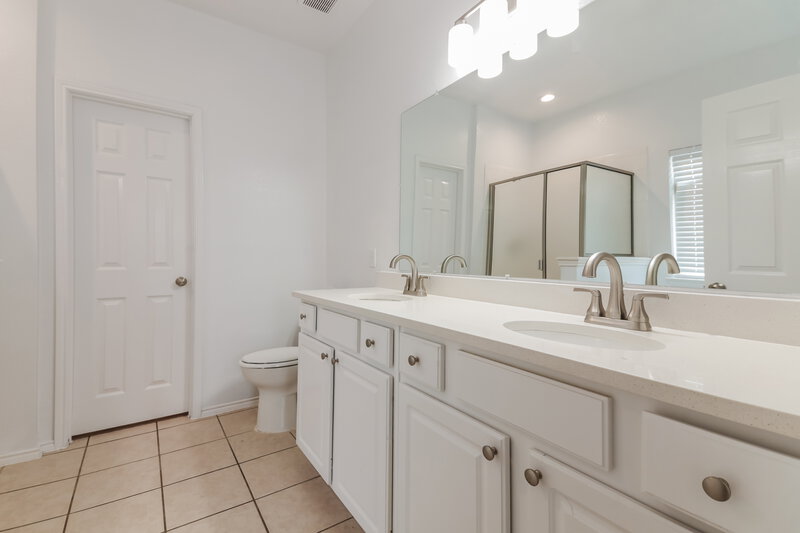 1,875/Mo, 415 Fisherman Trl Melissa, TX 75454 Main Bathroom View
