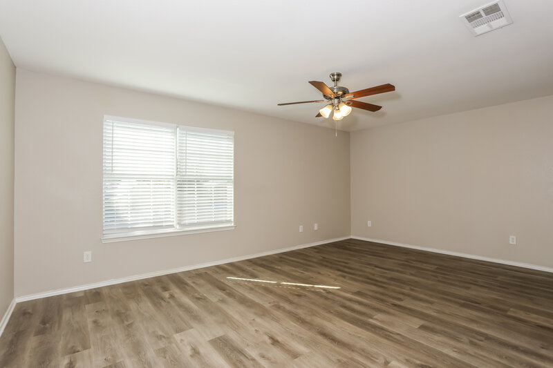 2,095/Mo, 501 Longshore Dr Little Elm, TX 75068 Main Bedroom View