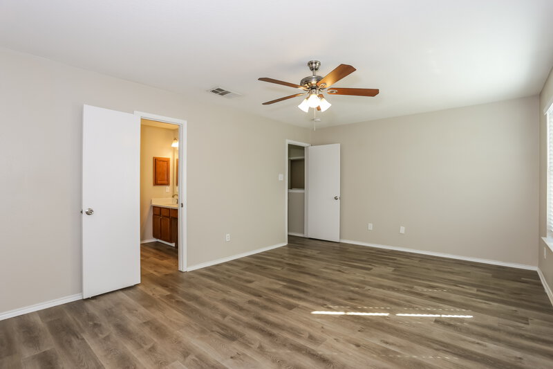 2,095/Mo, 501 Longshore Dr Little Elm, TX 75068 Main Bedroom View 2