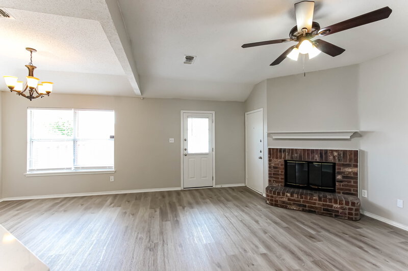 1,750/Mo, 2009 Creek Royal Dr Mesquite, TX 75181 Living Room View