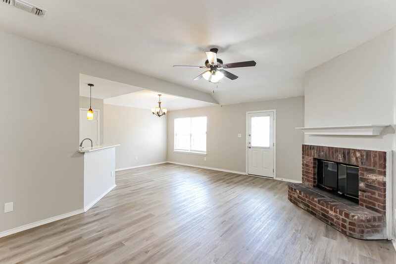 1,750/Mo, 2009 Creek Royal Dr Mesquite, TX 75181 Living Room View 2