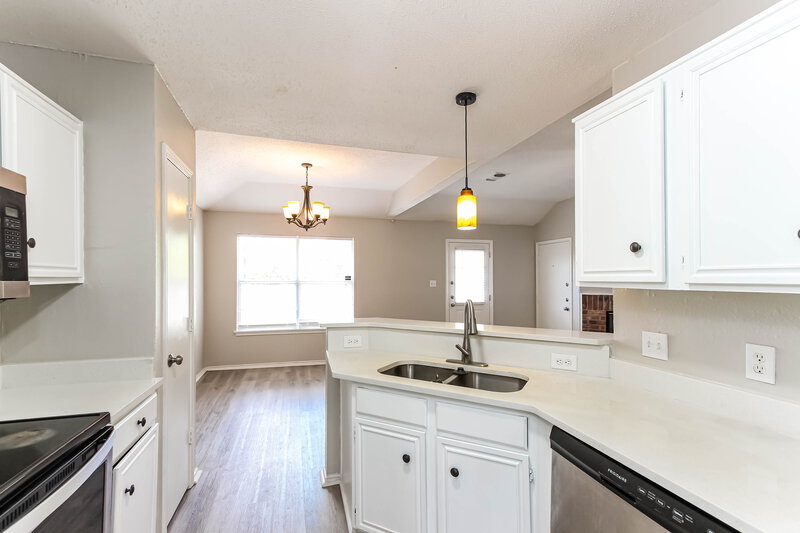 1,750/Mo, 2009 Creek Royal Dr Mesquite, TX 75181 Kitchen View