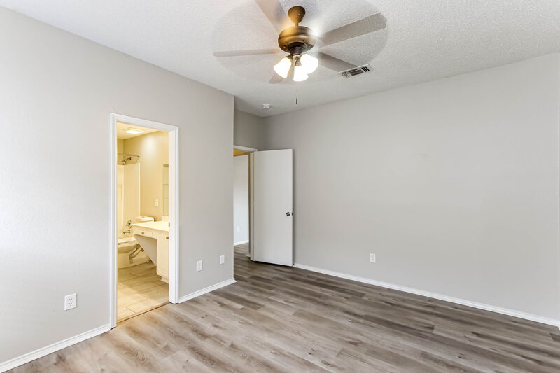 1,750/Mo, 2009 Creek Royal Dr Mesquite, TX 75181 Main Bedroom View 2