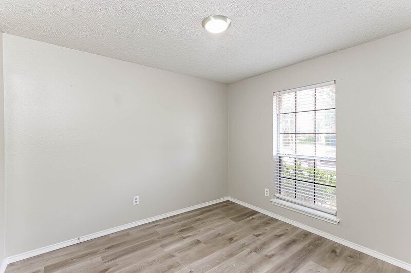 1,750/Mo, 2009 Creek Royal Dr Mesquite, TX 75181 Bedroom View 2