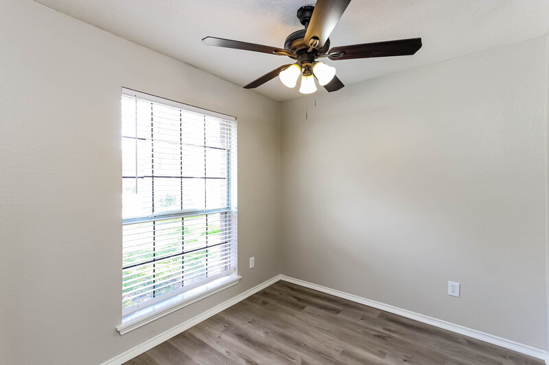 1,750/Mo, 2009 Creek Royal Dr Mesquite, TX 75181 Bathroom View