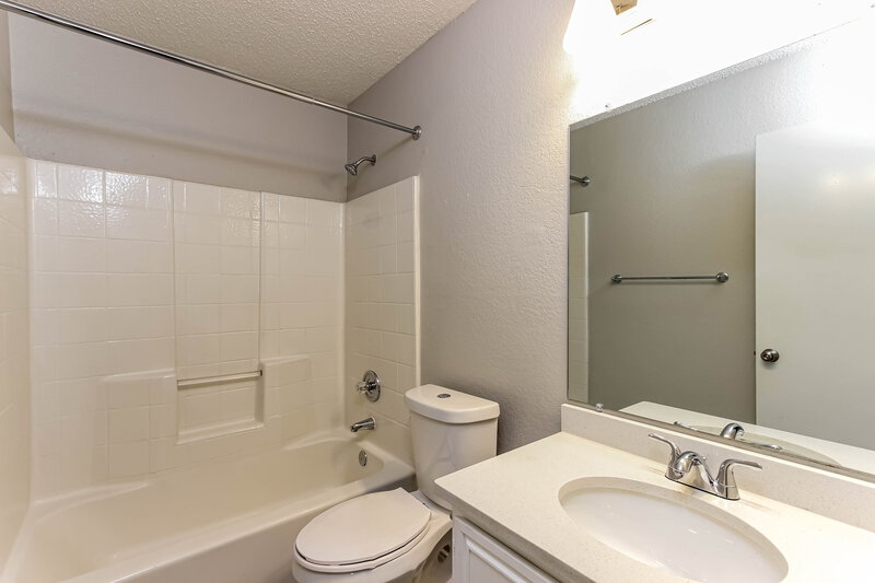 1,750/Mo, 2009 Creek Royal Dr Mesquite, TX 75181 Bathroom View 2