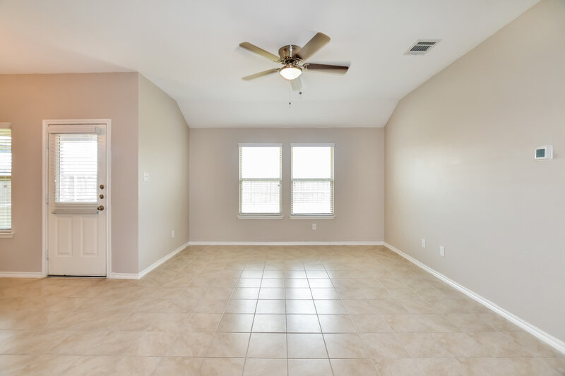 1,985/Mo, 965 Corbitt Ln Fate, TX 75189 Living Room View 3