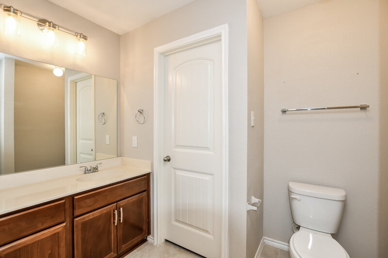 1,985/Mo, 965 Corbitt Ln Fate, TX 75189 Main Bathroom View 2