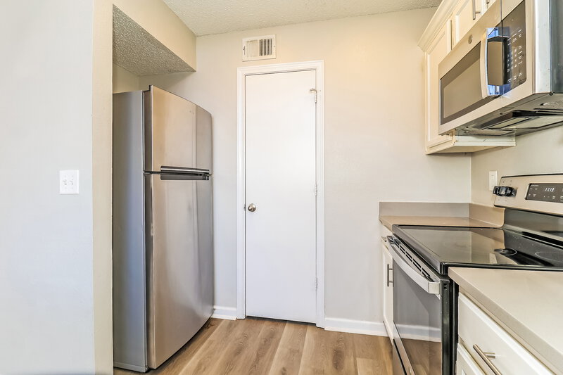 2,195/Mo, 1221 Settlers Way Lewisville, TX 75067 Kitchen View 3