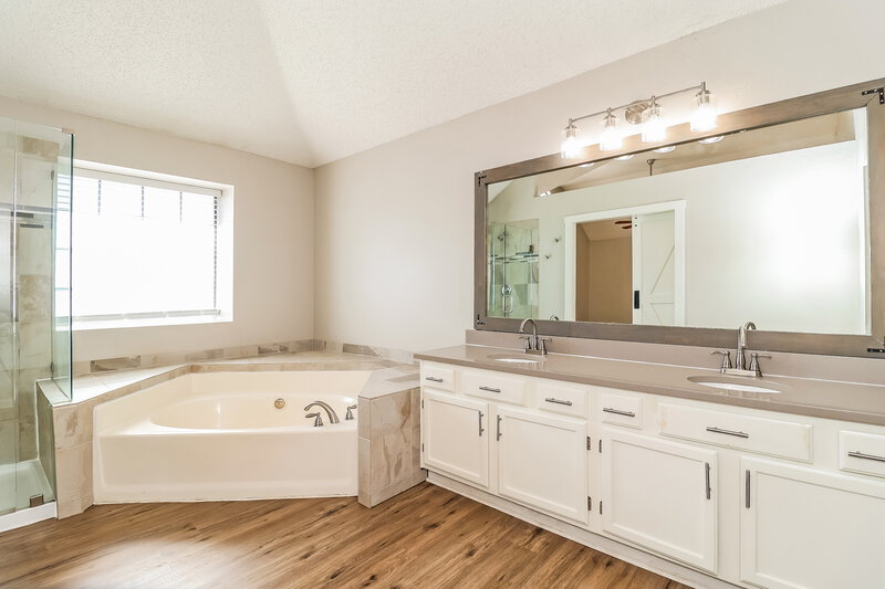 2,195/Mo, 1221 Settlers Way Lewisville, TX 75067 Main Bathroom View