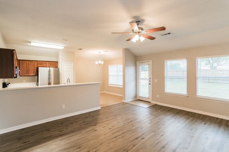 1,900/Mo, 713 Cedar Cove Dr Princeton, TX 75407 Living Room View