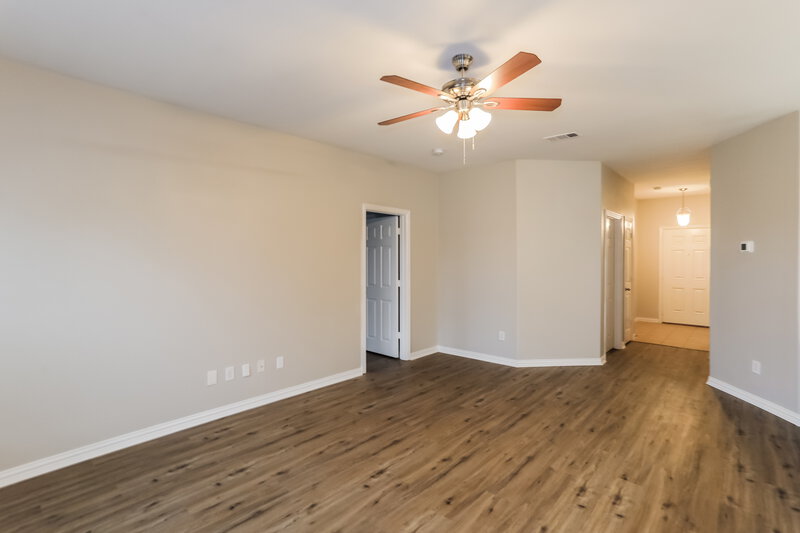 1,900/Mo, 713 Cedar Cove Dr Princeton, TX 75407 Living Room View 3