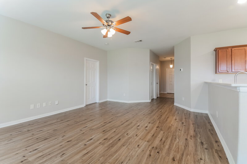 1,800/Mo, 713 Cedar Cove Dr Princeton, TX 75407 Living Room View 3