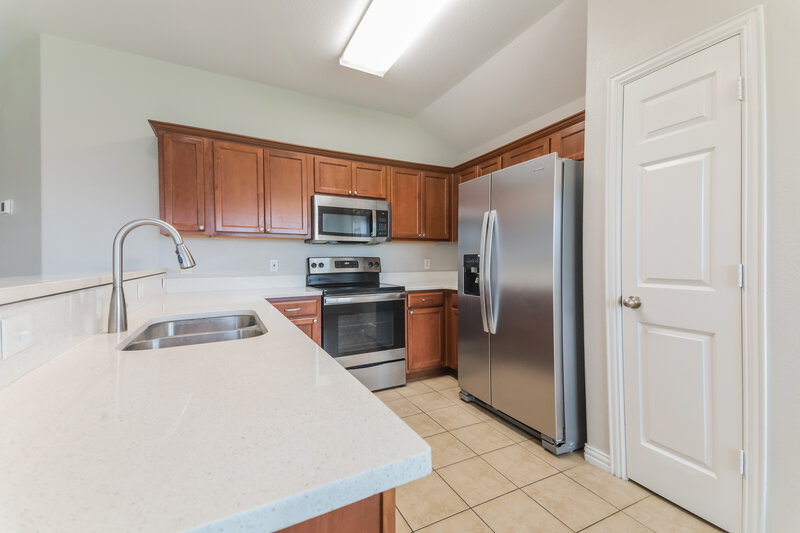 1,800/Mo, 713 Cedar Cove Dr Princeton, TX 75407 Kitchen View 2
