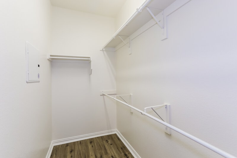 1,900/Mo, 713 Cedar Cove Dr Princeton, TX 75407 Walk In Closet View