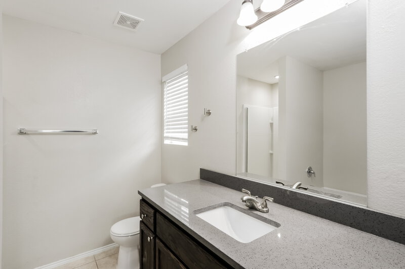 2,020/Mo, 102 Daisy Dr Fate, TX 75087 Main Bathroom View