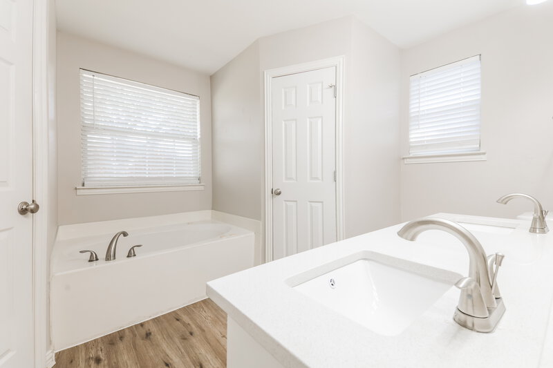 1,725/Mo, 211 Brookhaven Cir Royse City, TX 75189 Main Bathroom View