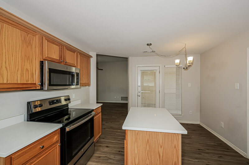 2,140/Mo, 1308 Doris Dr Mesquite, TX 75149 Kitchen View 2
