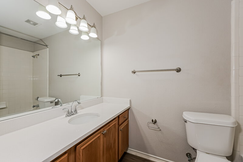 2,140/Mo, 1308 Doris Dr Mesquite, TX 75149 Bathroom View